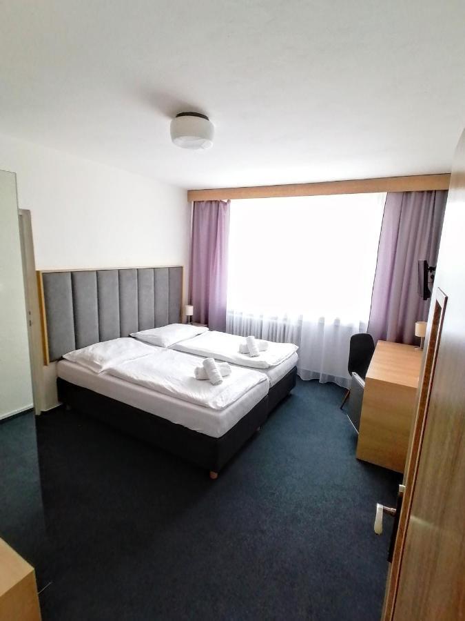 Valašské Klobouky Horsky Hotel Jelenovska S Bazenem V Cene מראה חיצוני תמונה