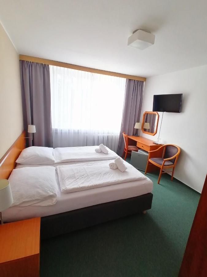Valašské Klobouky Horsky Hotel Jelenovska S Bazenem V Cene מראה חיצוני תמונה