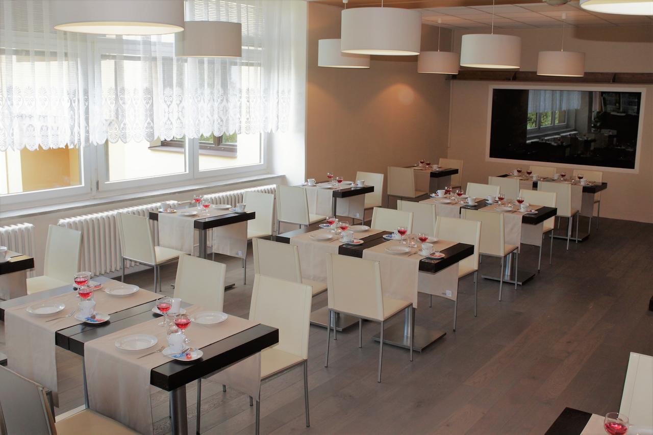 Valašské Klobouky Horsky Hotel Jelenovska S Bazenem V Cene מראה חיצוני תמונה