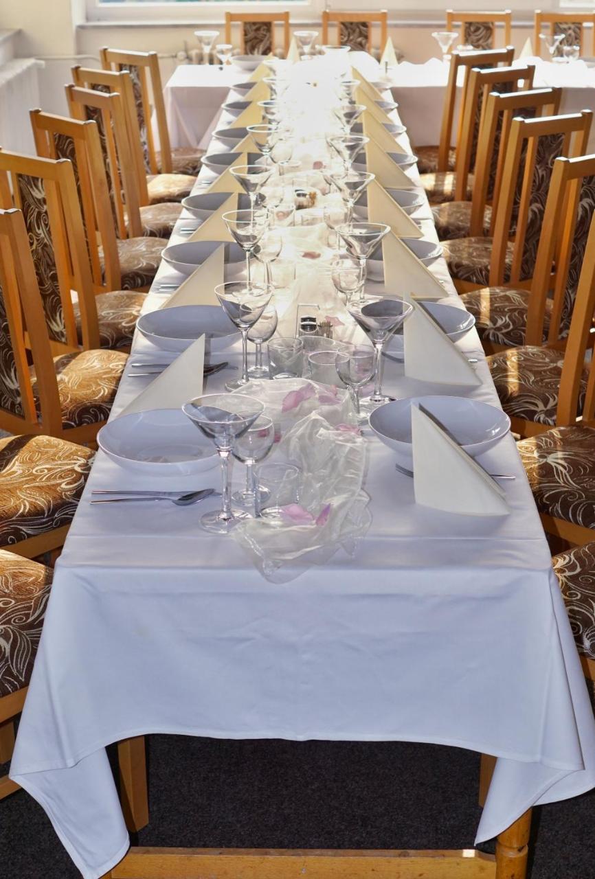 Valašské Klobouky Horsky Hotel Jelenovska S Bazenem V Cene מראה חיצוני תמונה